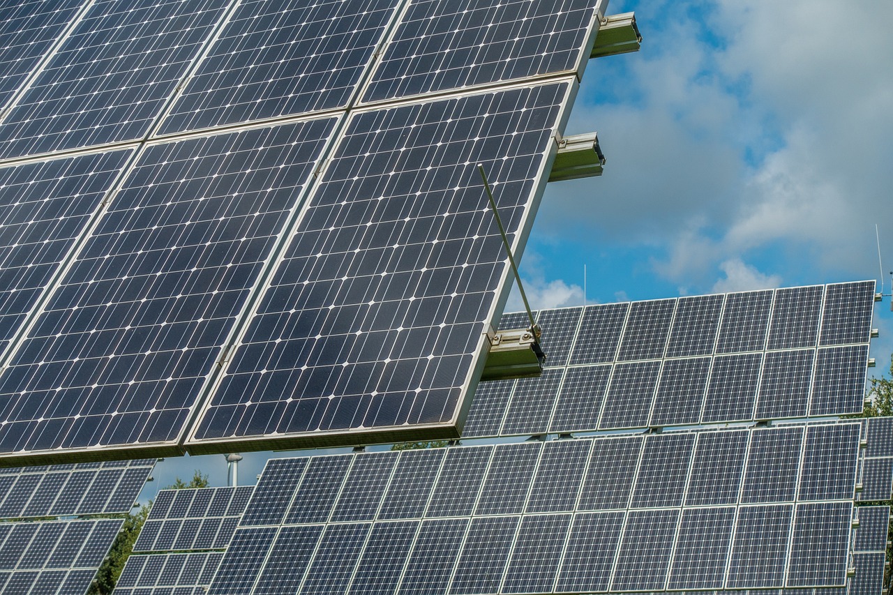 Choosing the Right Solar Panels for Your Home: A Buyer’s Guide